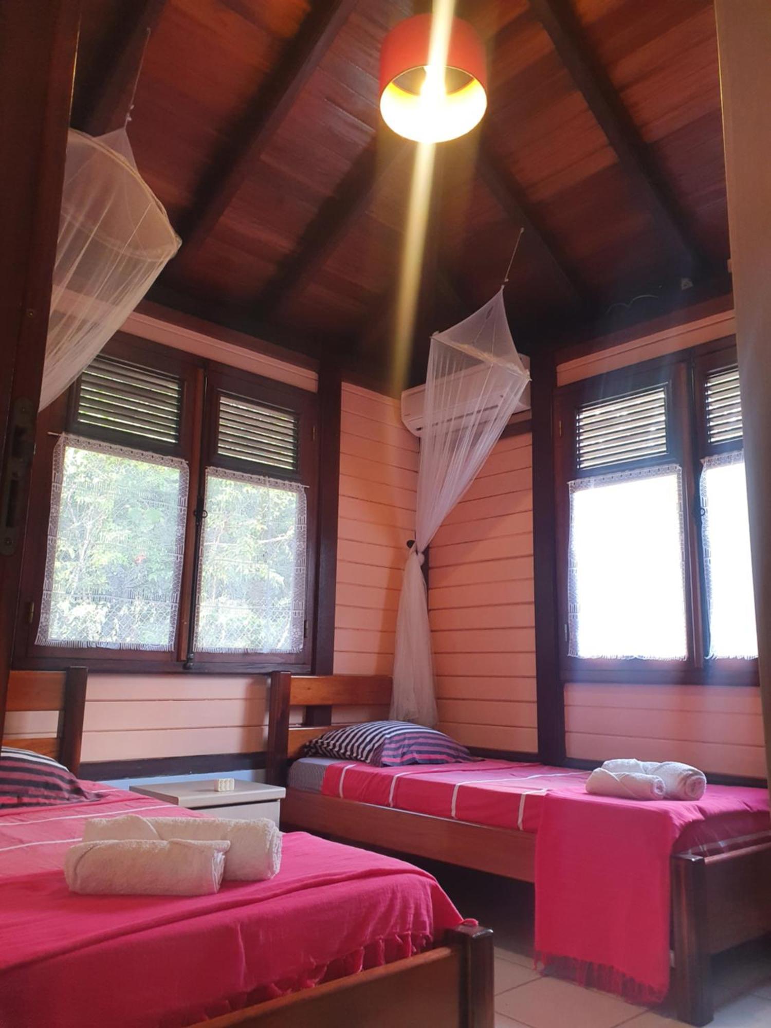 Cottage La Pointe Marine Deshaies Exterior photo