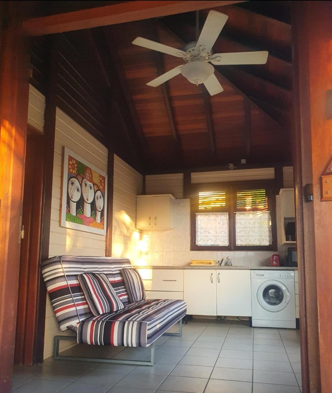 Cottage La Pointe Marine Deshaies Exterior photo