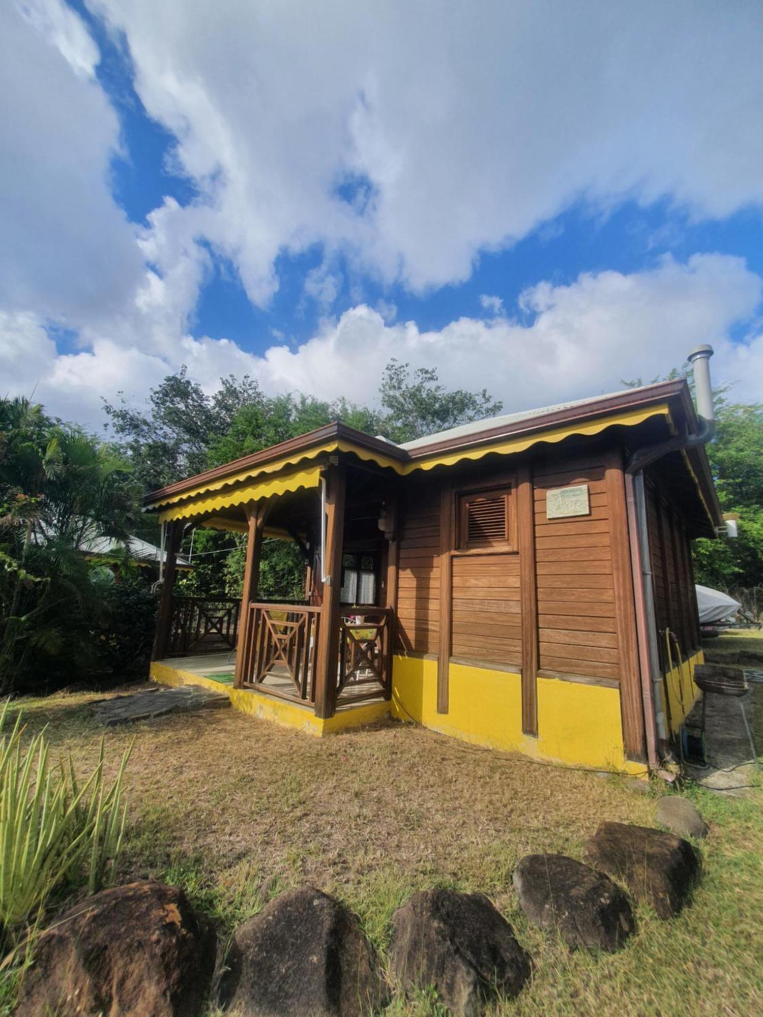 Cottage La Pointe Marine Deshaies Exterior photo